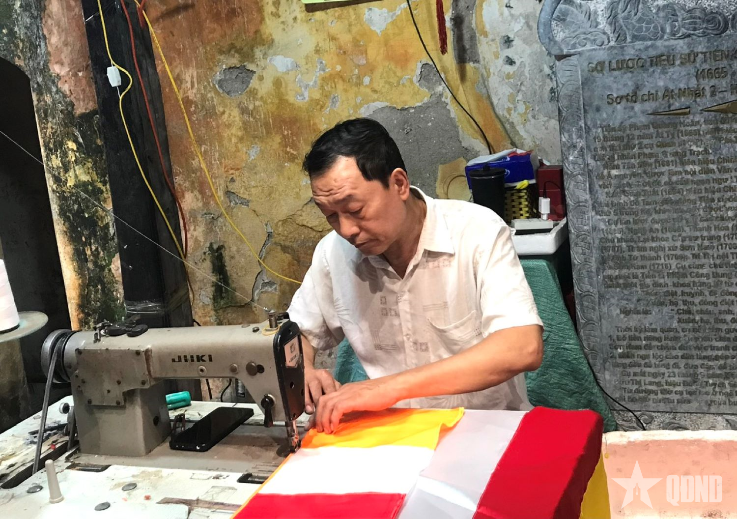 Người tận tâm, gắn bó với những “mảnh trăng khuyết”